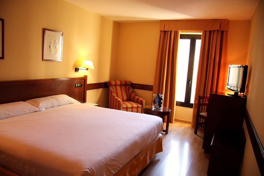 Hotel Oriente Zaragoza Kültér fotó