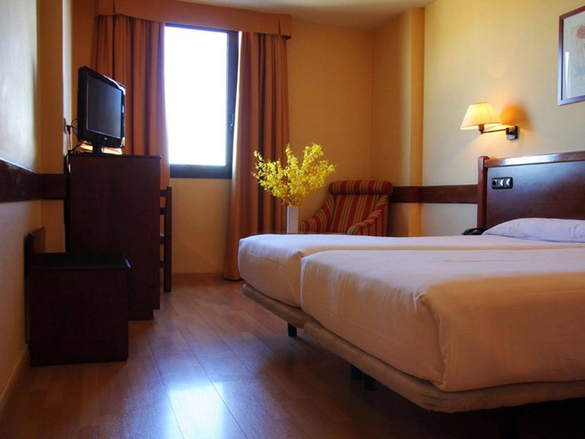 Hotel Oriente Zaragoza Szoba fotó